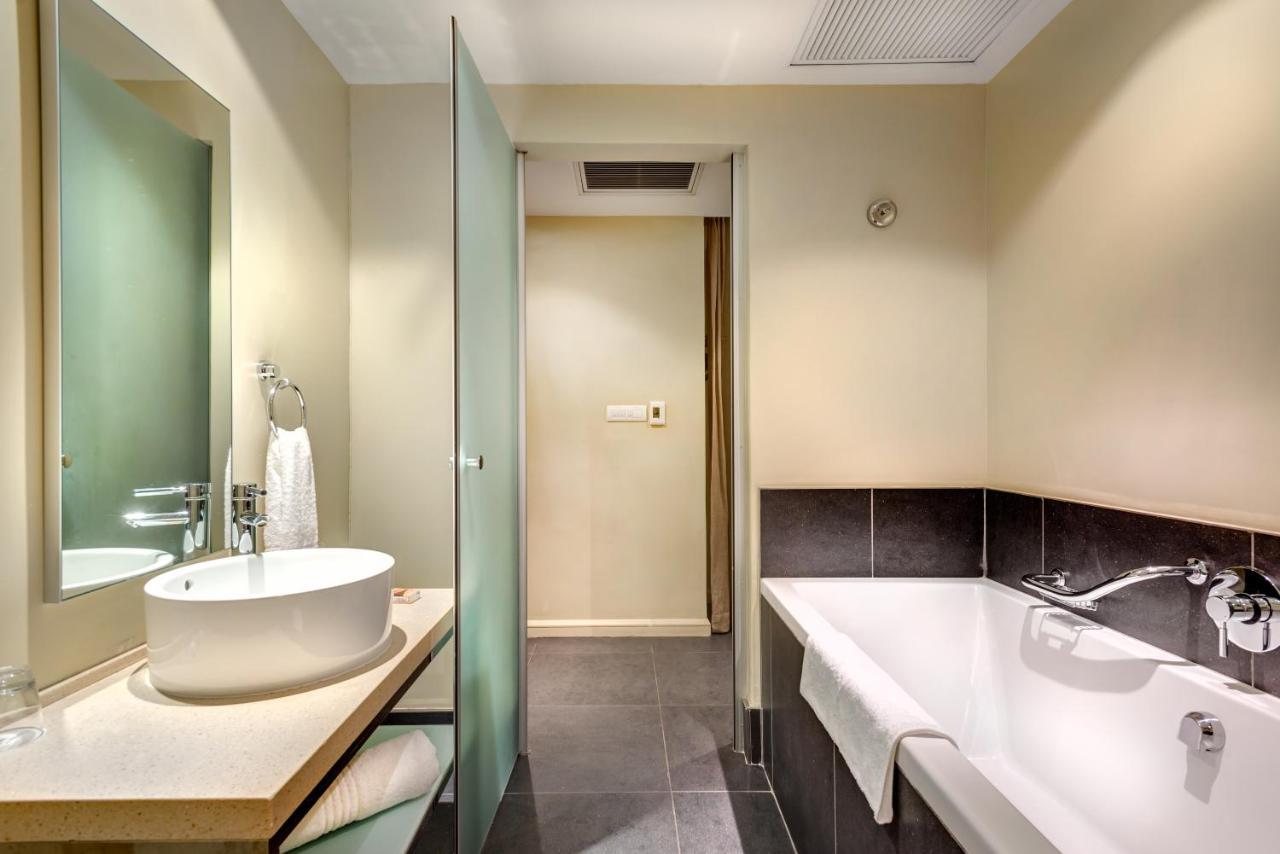 Protea Hotel By Marriott Transit O.R. Tambo Airport Kempton Park Exterior foto